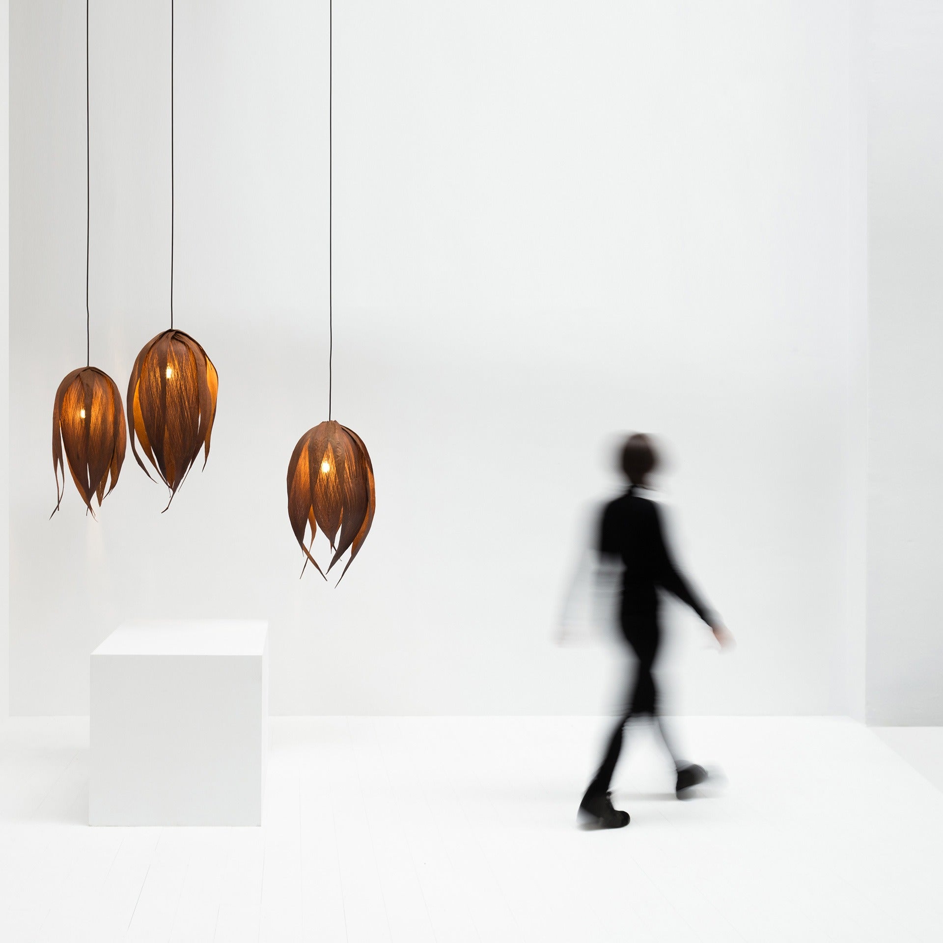 LÁMPARA COLGANTE COURO 8 LEAFS