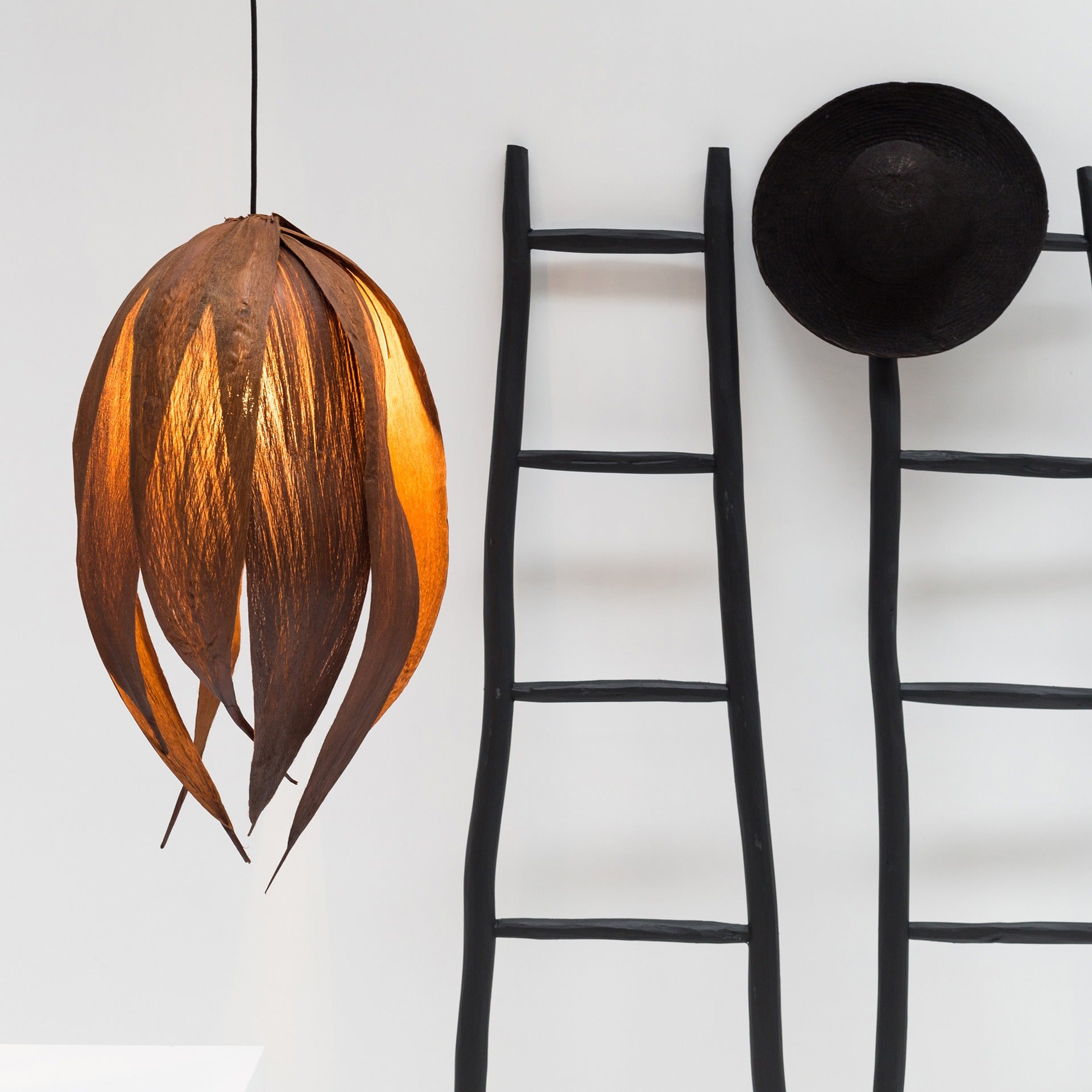 LÁMPARA COLGANTE COURO 8 LEAFS