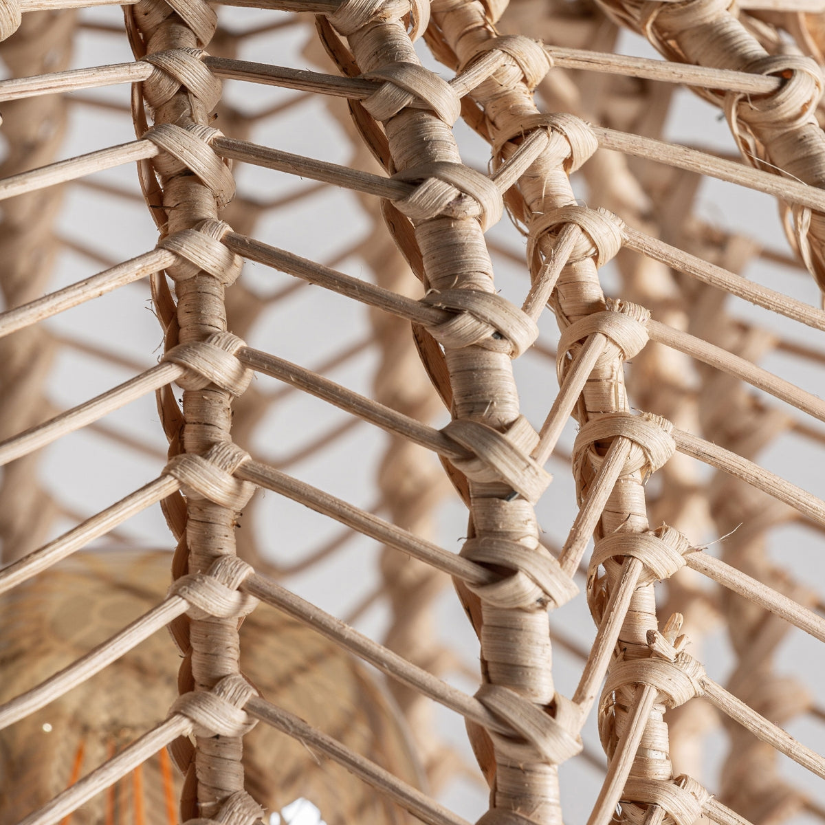 LÁMPARA DE PIE PLISSÉ RATÁN