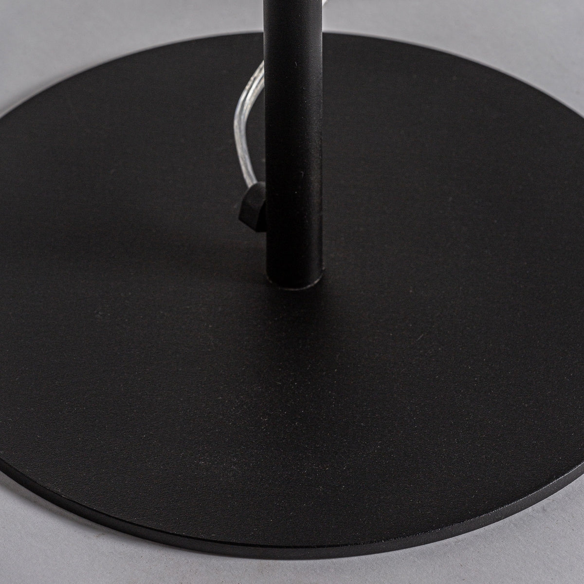 LÁMPARA DE PIE PLISSÉ RATÁN