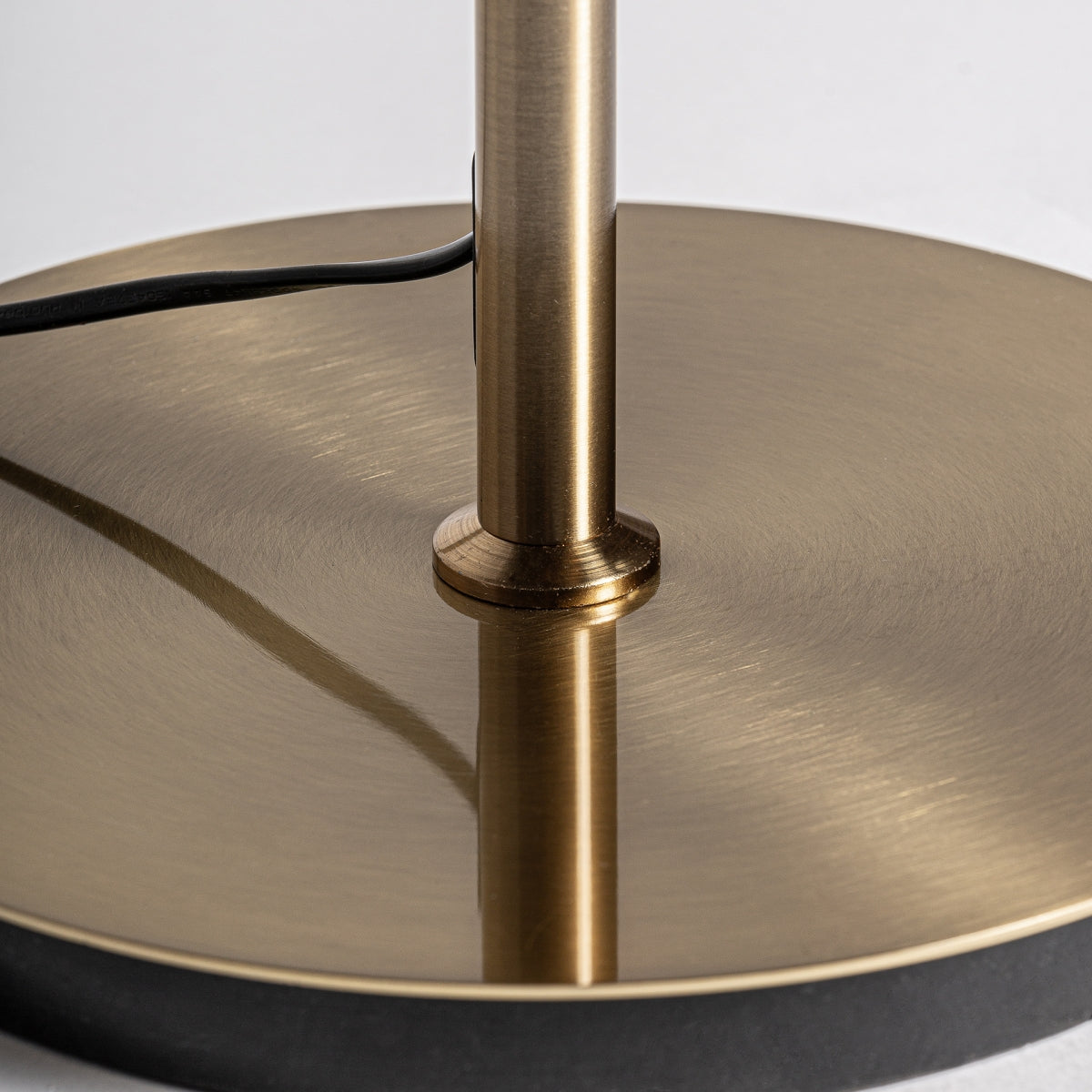 LÁMPARA DE PIE MILA