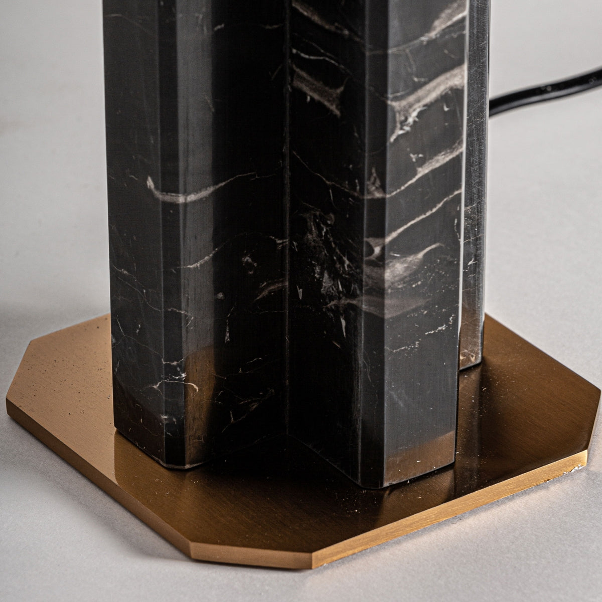 LÁMPARA DE SOBREMESA CIRA