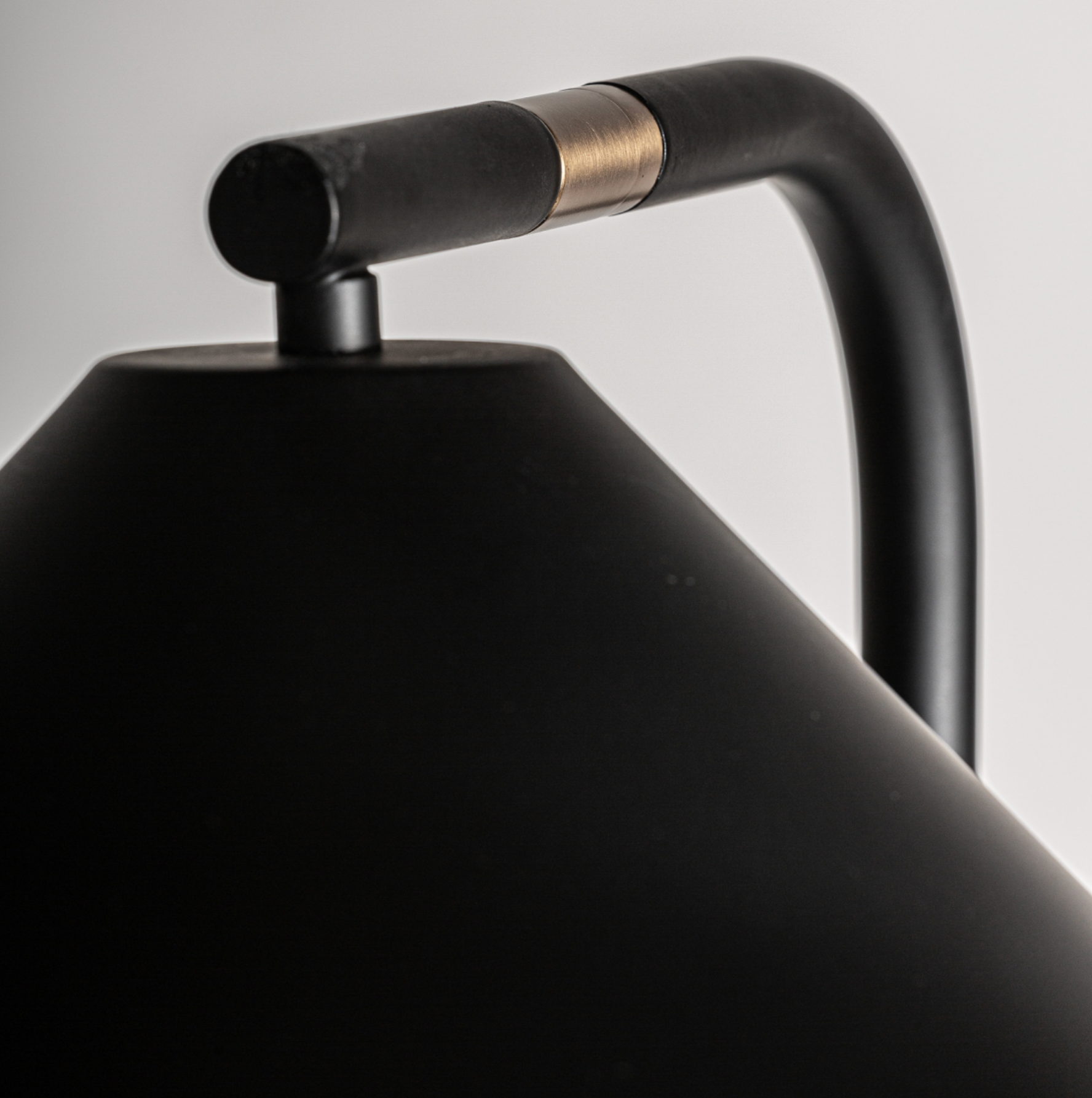 LÁMPARA DE PIE CHENGE