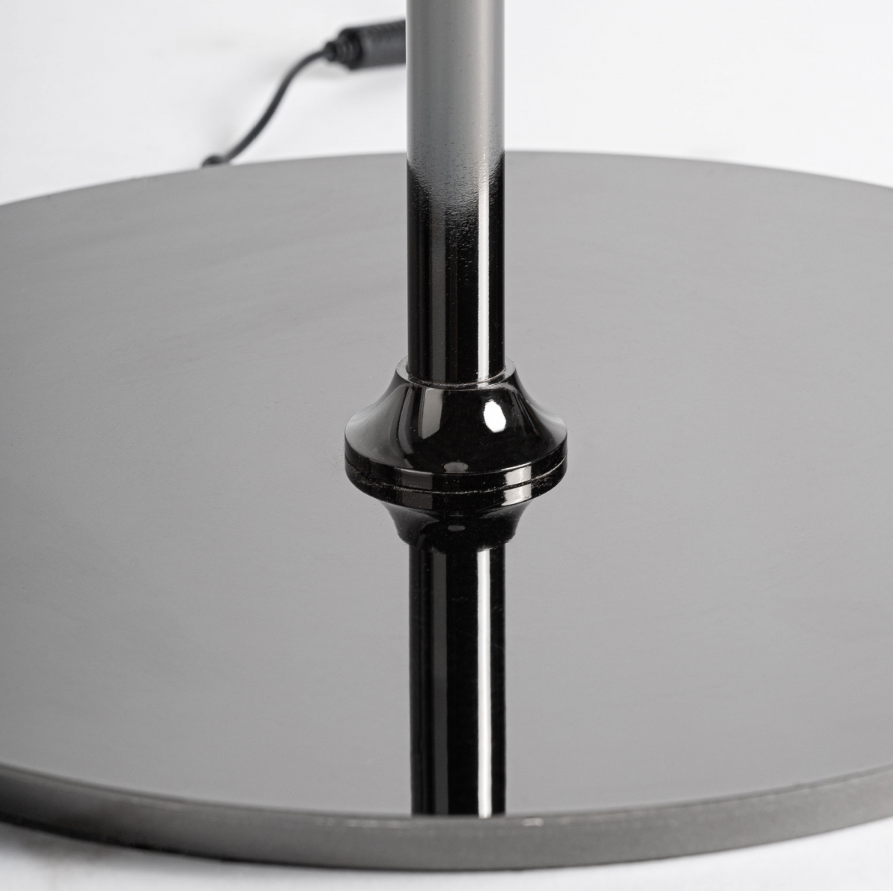 LÁMPARA DE PIE ALBERT 80