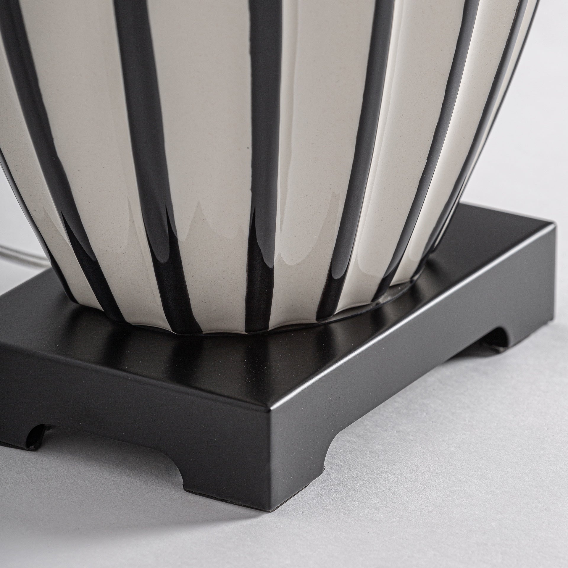 LÁMPARA DE SOBREMESA CASSINA