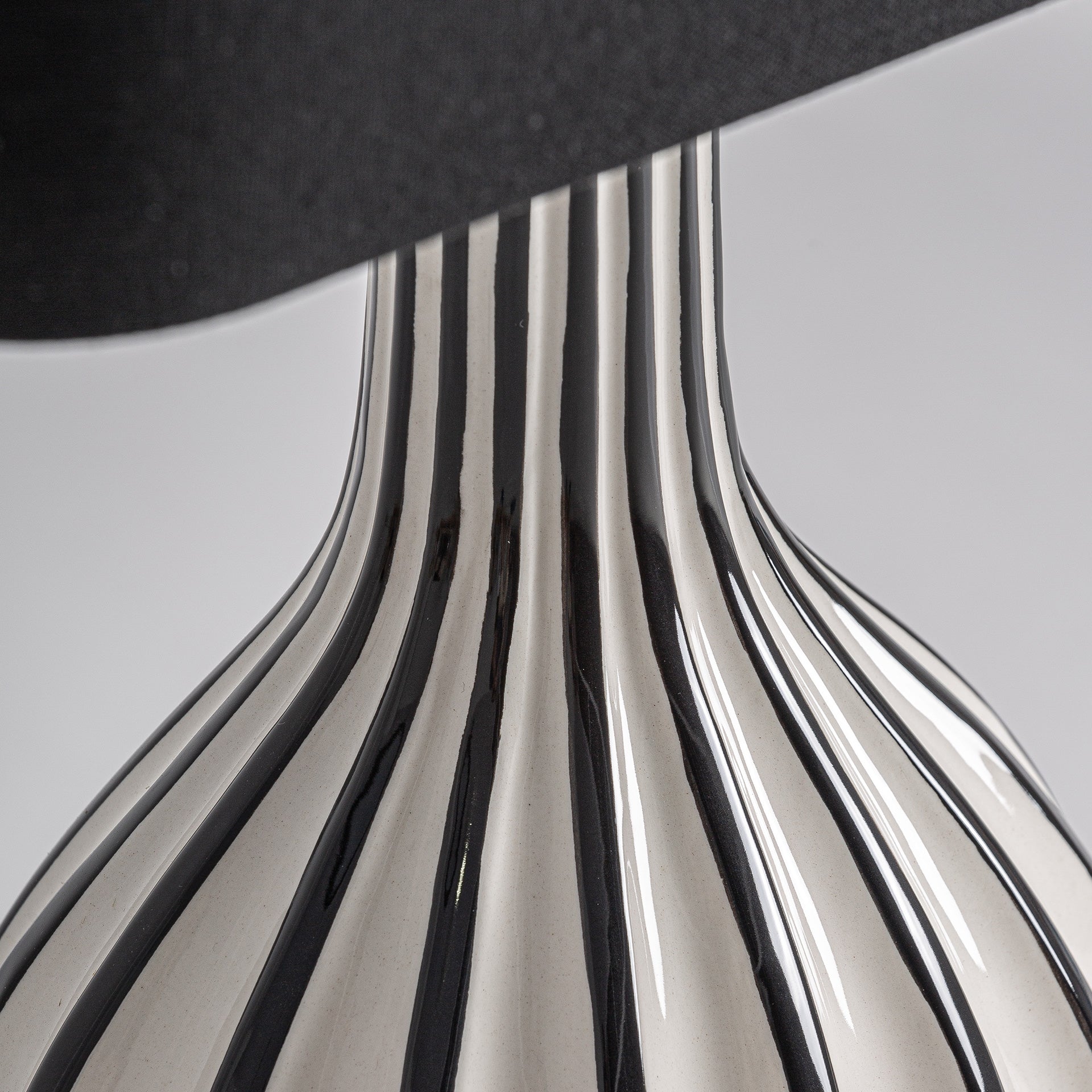 LÁMPARA DE SOBREMESA CASSINA