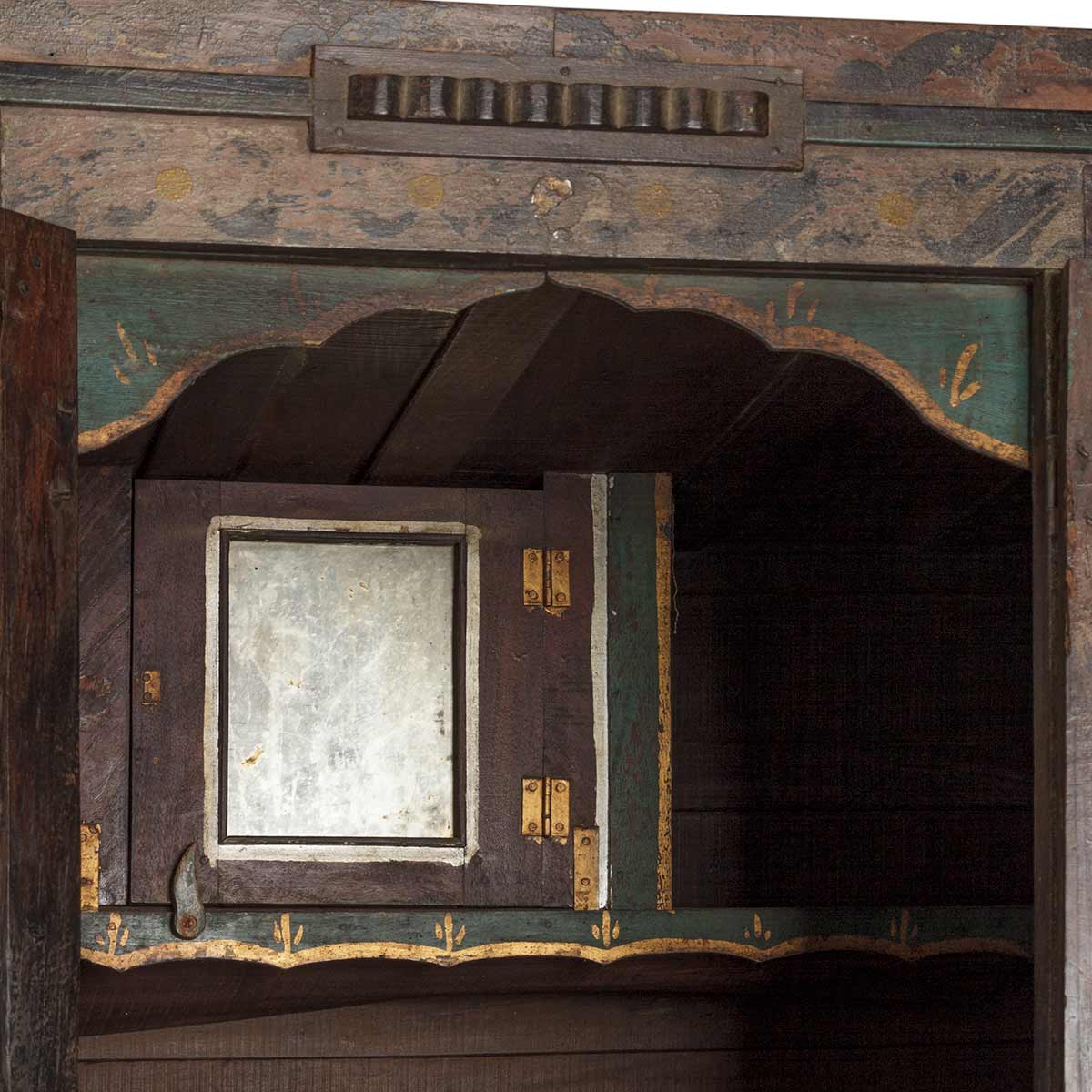 Mueble antiguo indio Muyuga