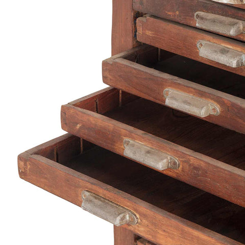 Mueble antiguo multicajones
