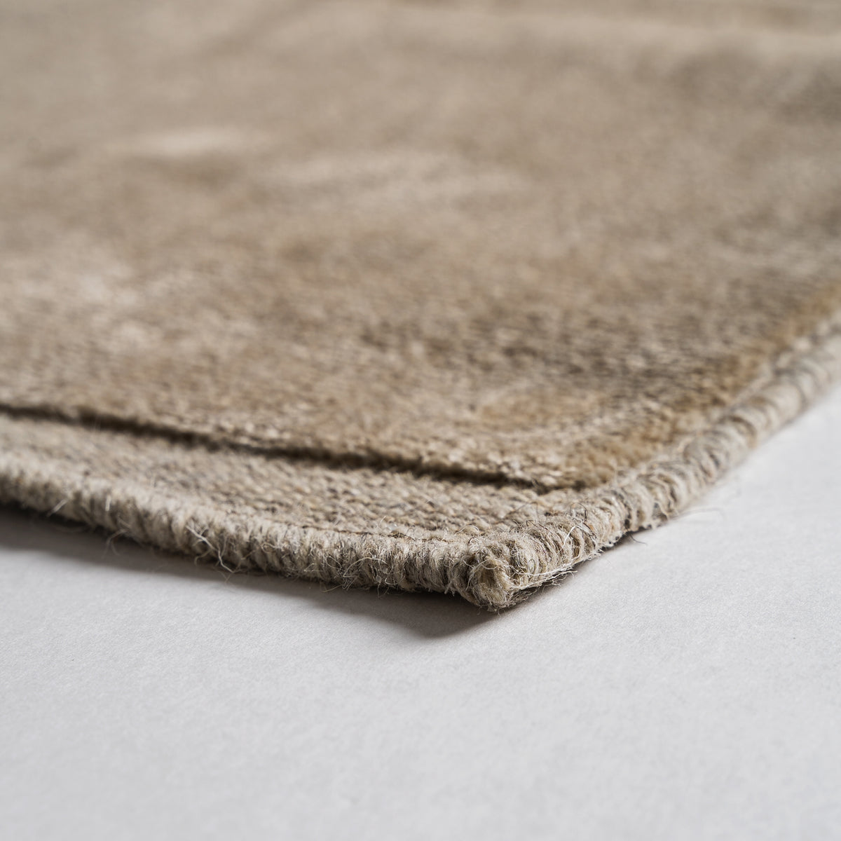 Alfombra Ivana — Viscosa beige