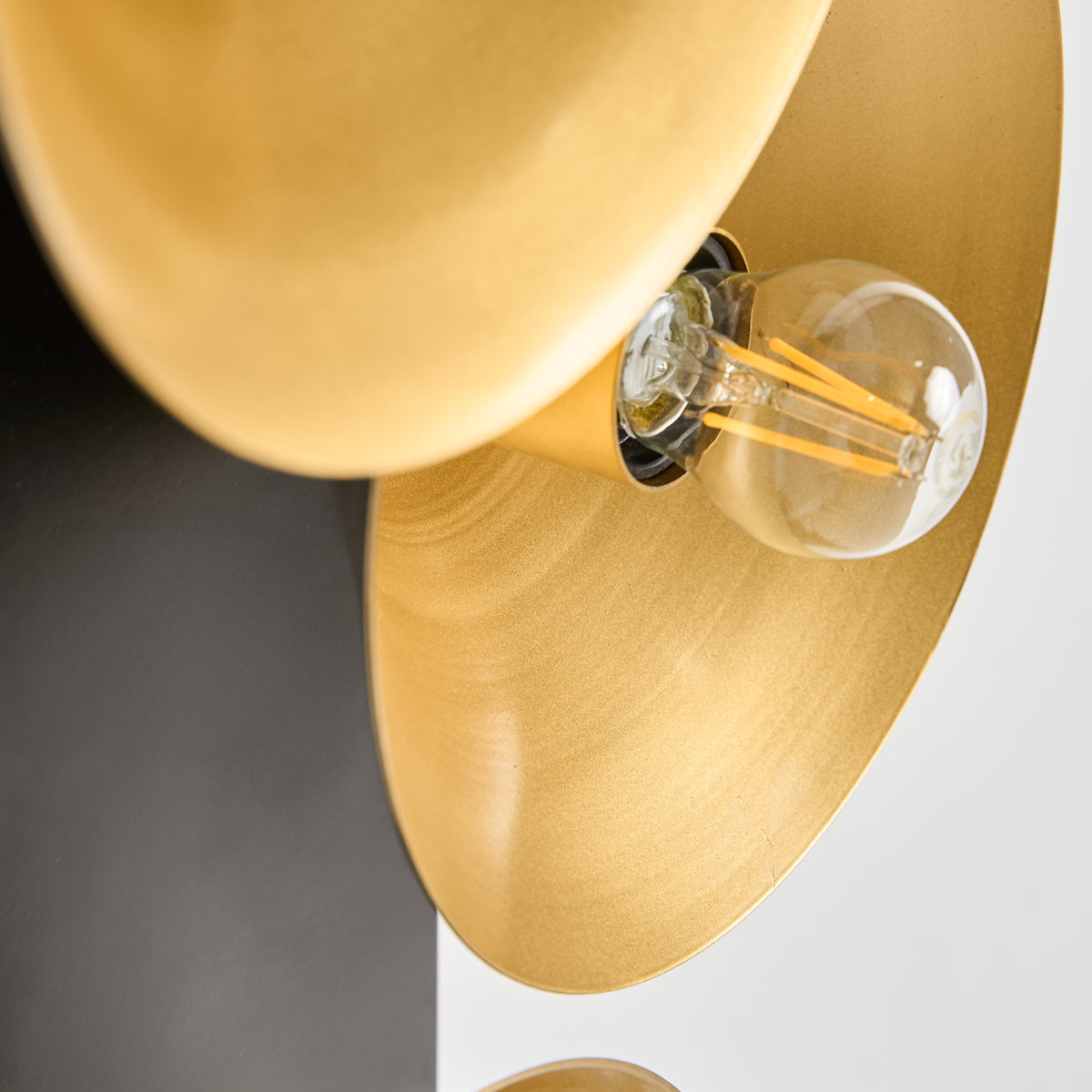 Aplique Lymouse — Hierro oro