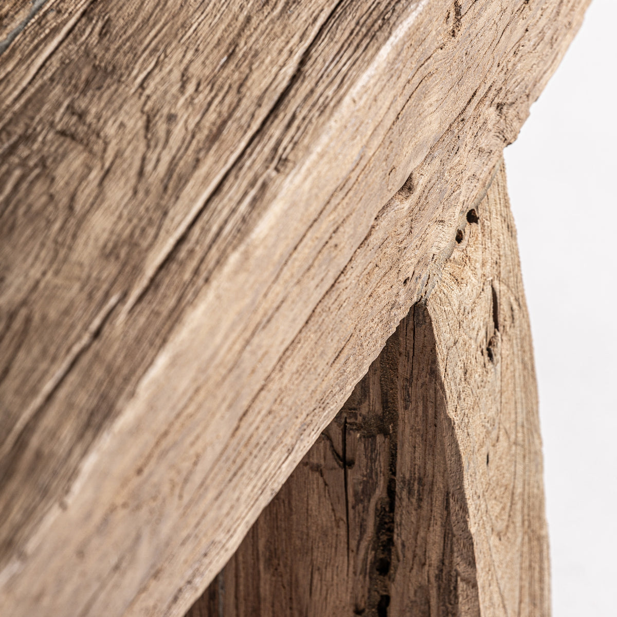 Banco Dodka — Madera de teca reciclada marrón envejecido