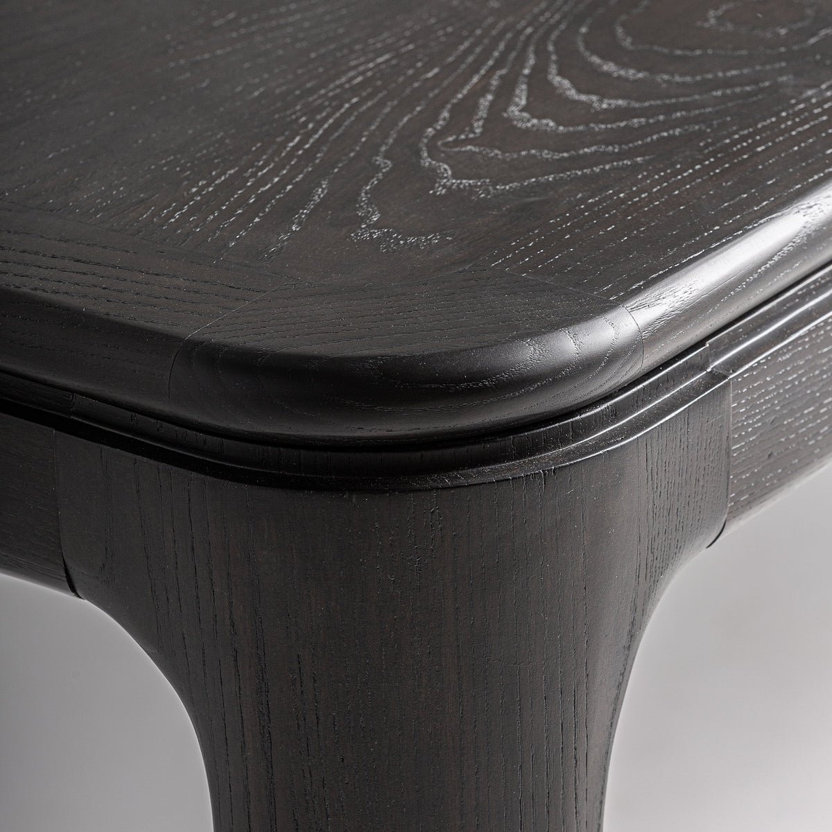 Buken — Madera de fresno marrón lacado