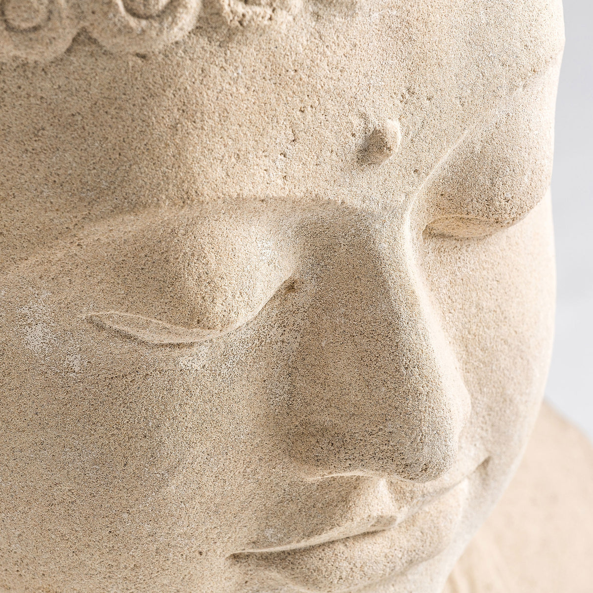 Busto Budha — Cemento blanco roto