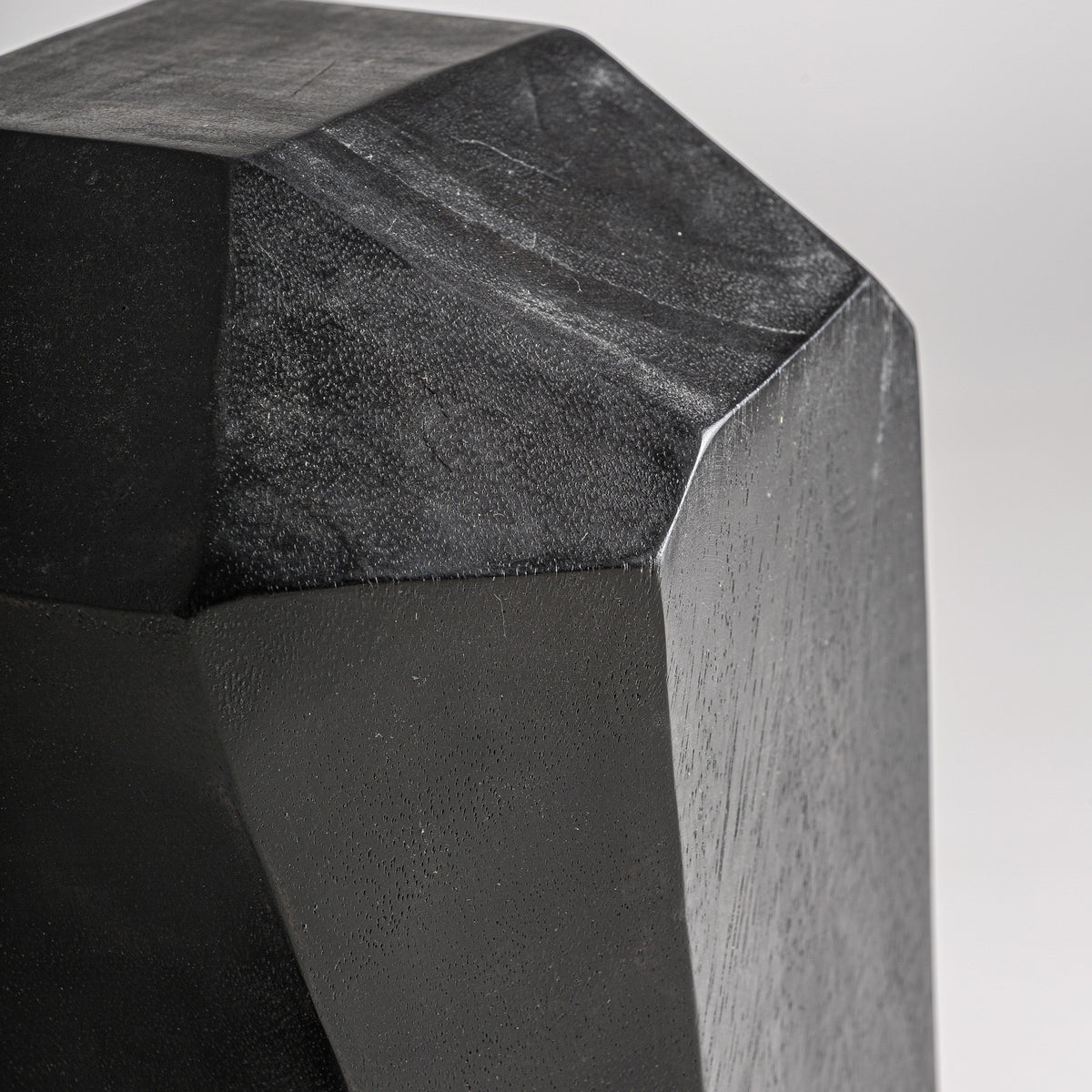 Busto — Madera suar negro