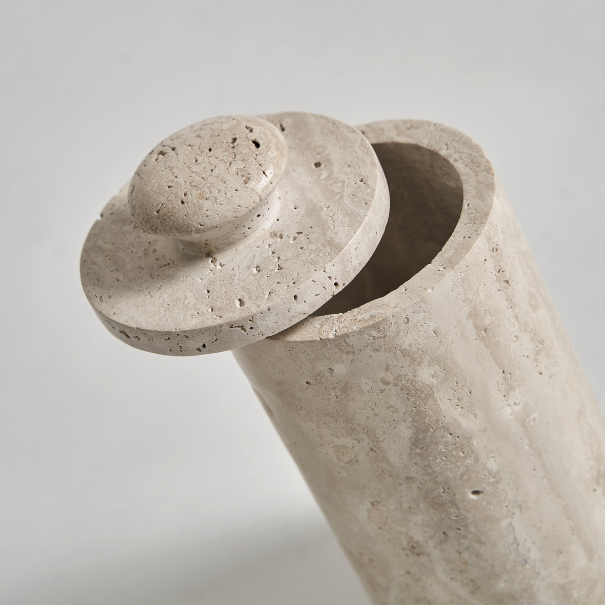 Caja Motrus — Travertino crema