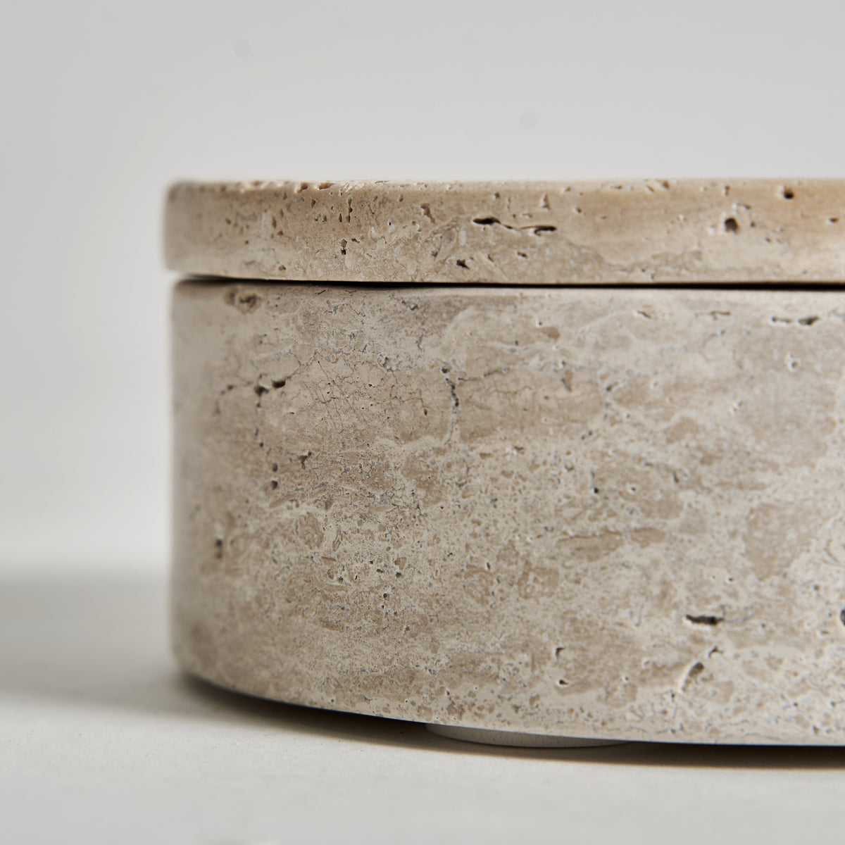 Caja Motrus — Travertino crema