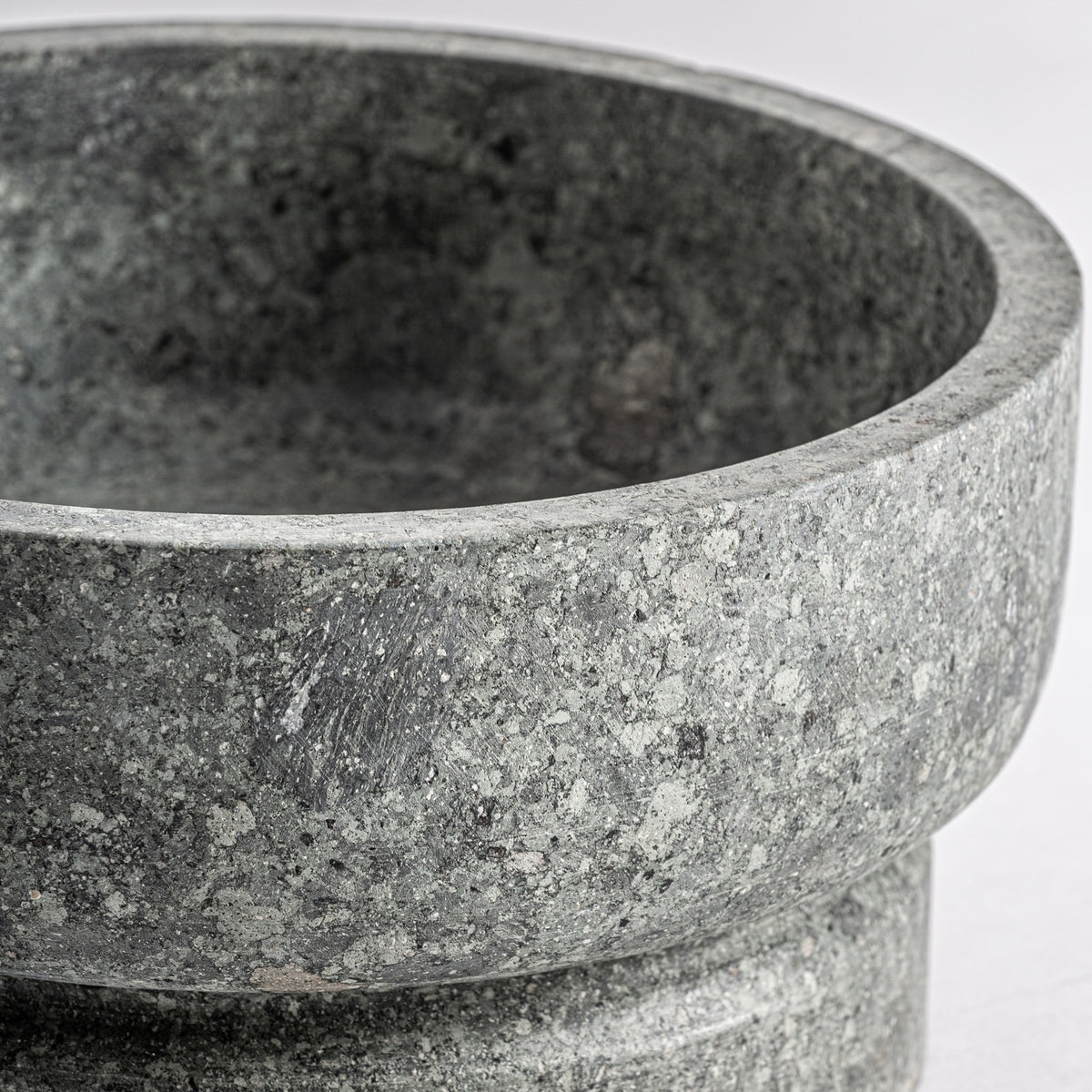 Centro de mesa Basu — Mármol gris rugoso