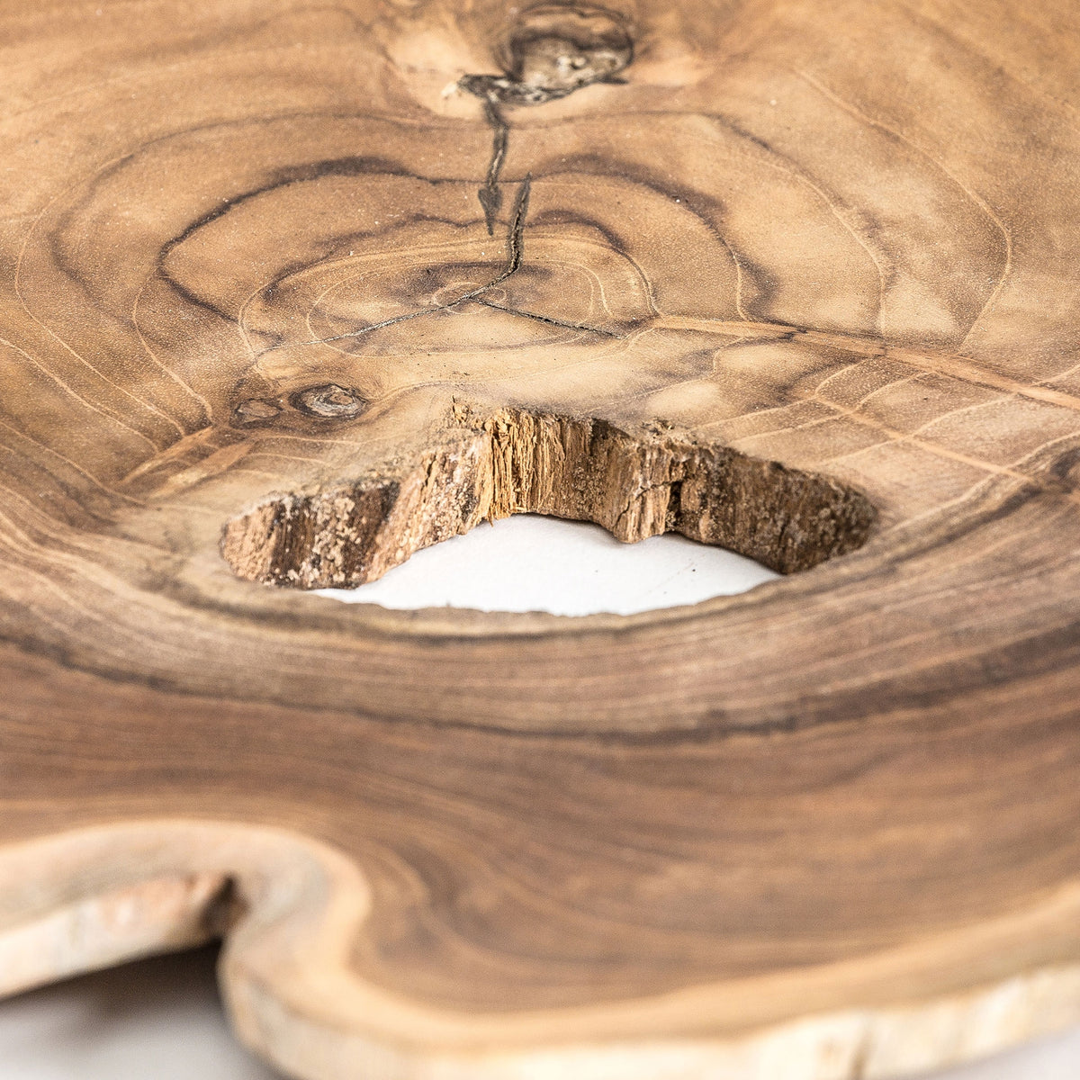 Centro Ikuah — Madera de teca marrón