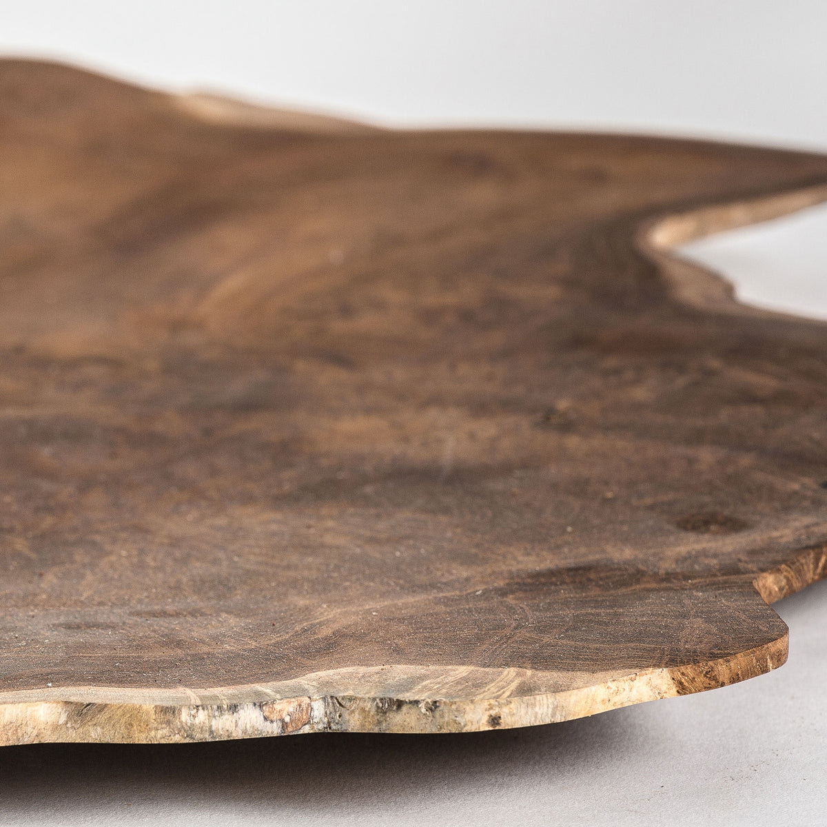 Centro Ikuah — Madera de teca marrón