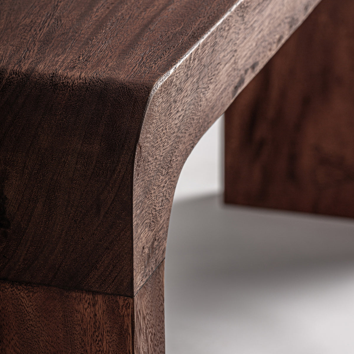 Consola Belinta — Madera suar marrón