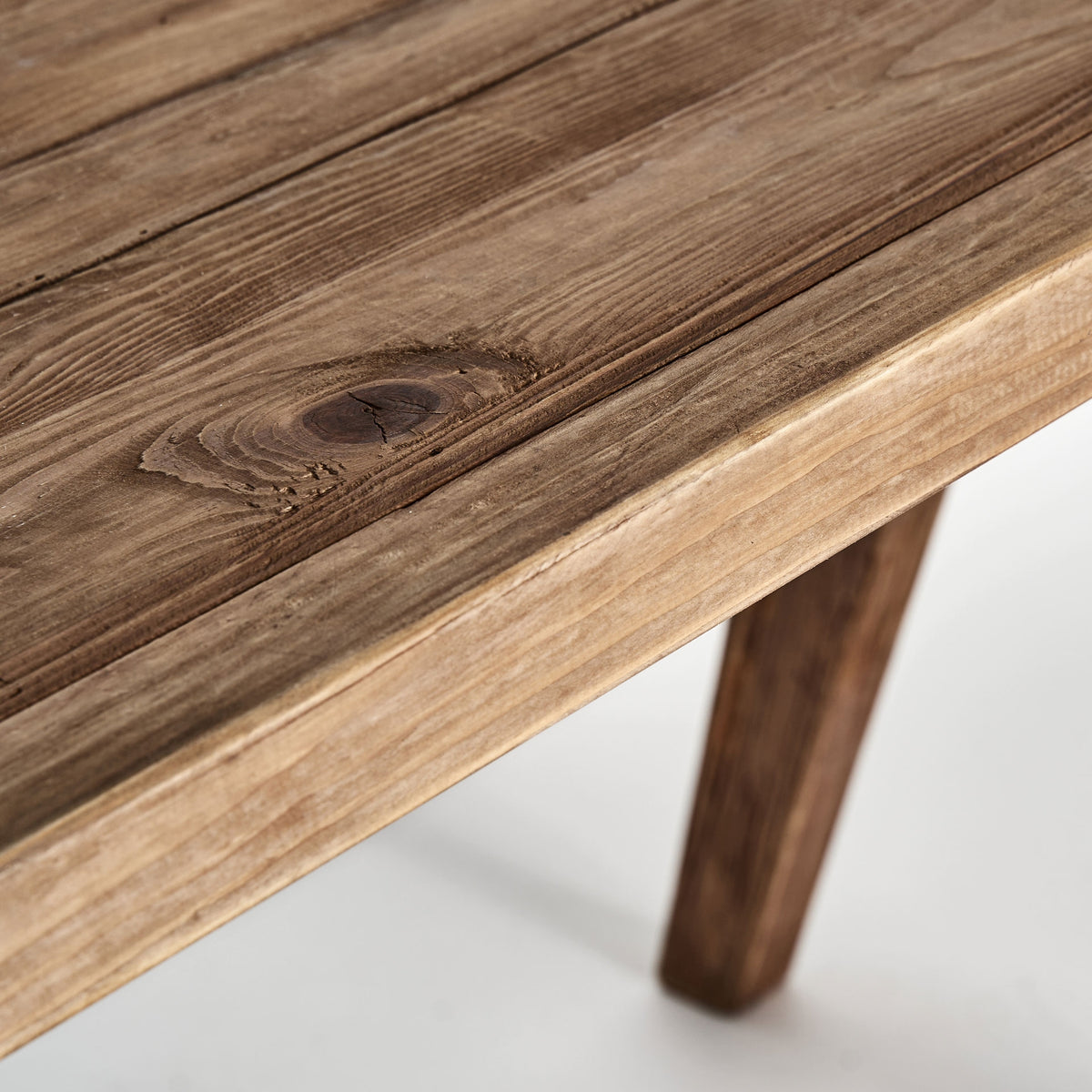 Escritorio Crissey — Madera de pino reciclado marrón