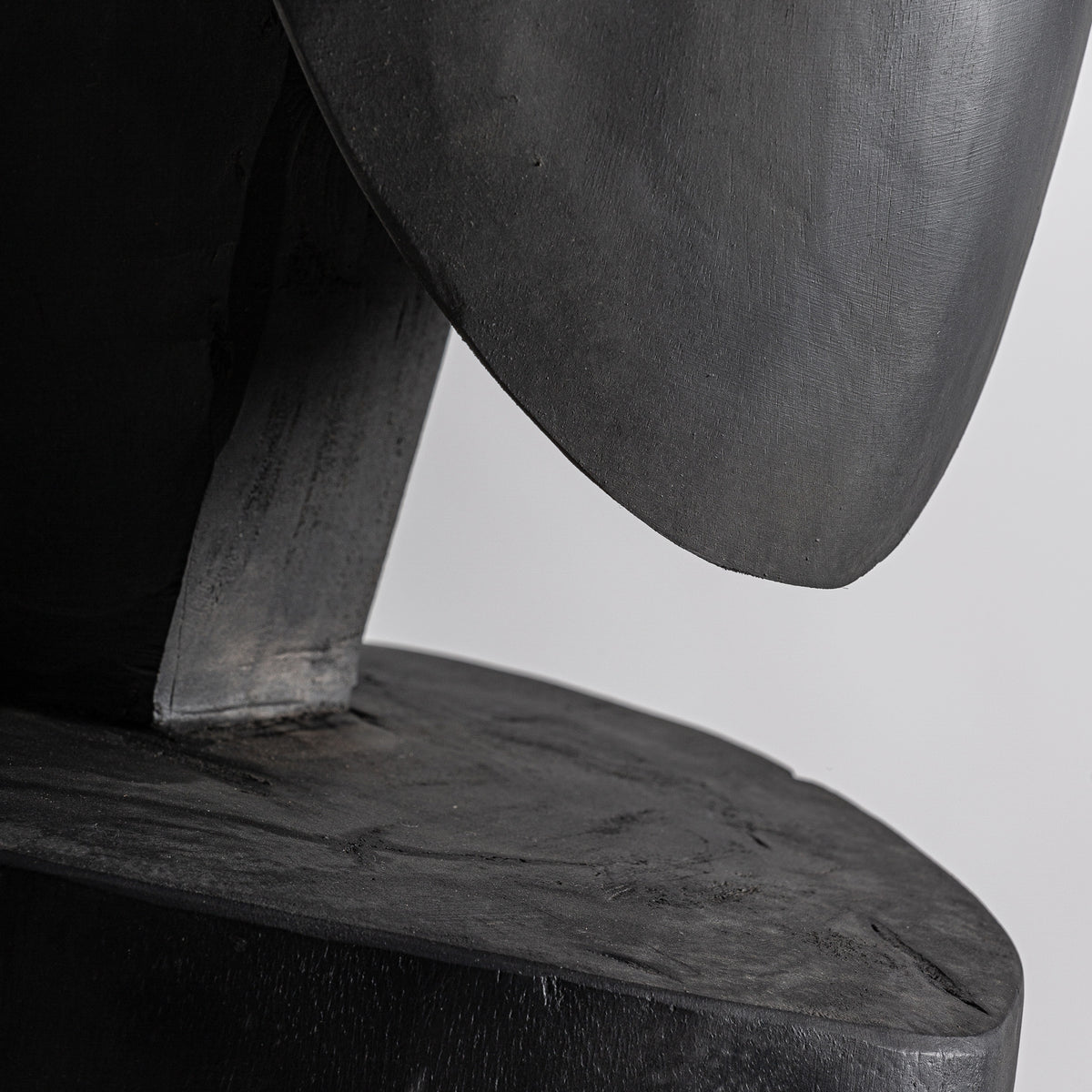 Escultura Harper — Madera de teca negro mate