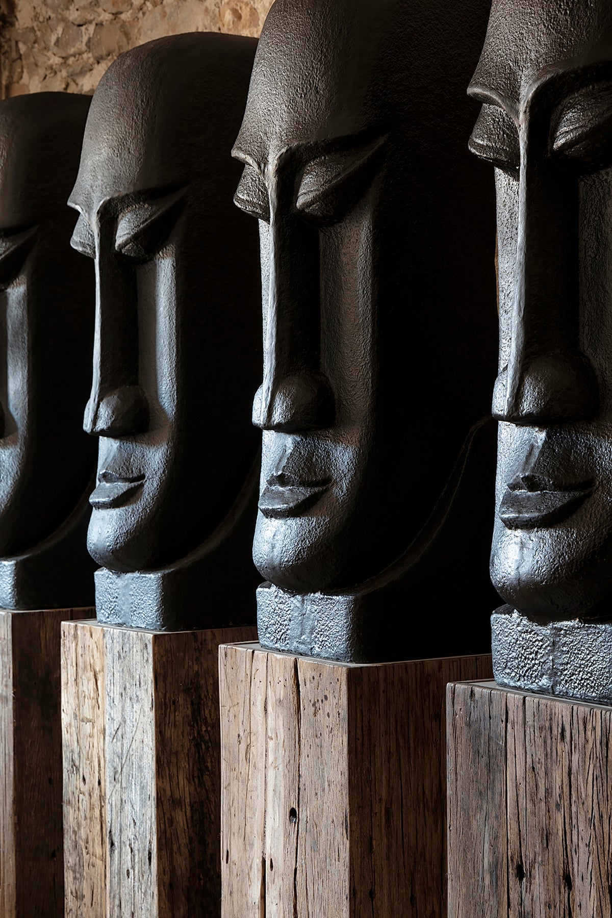 Escultura Khalid — Cemento negro