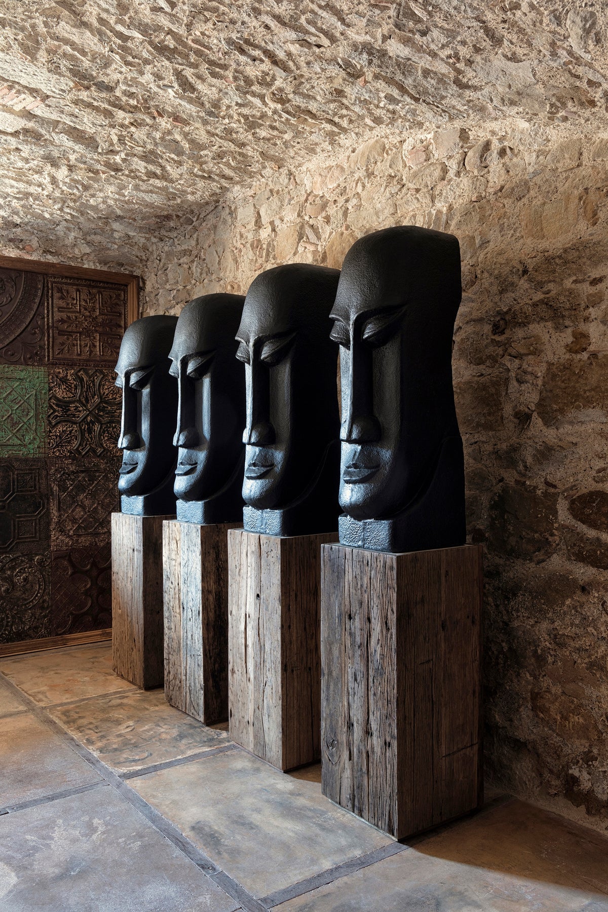 Escultura Khalid — Cemento negro