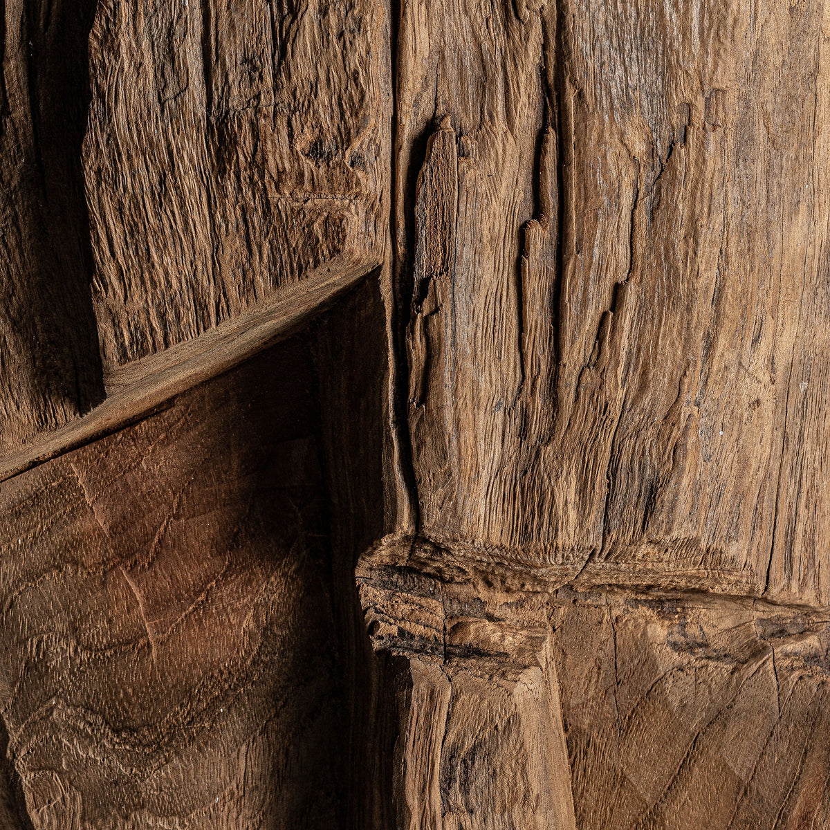 Escultura Marek — Madera tropical marrón envejecido