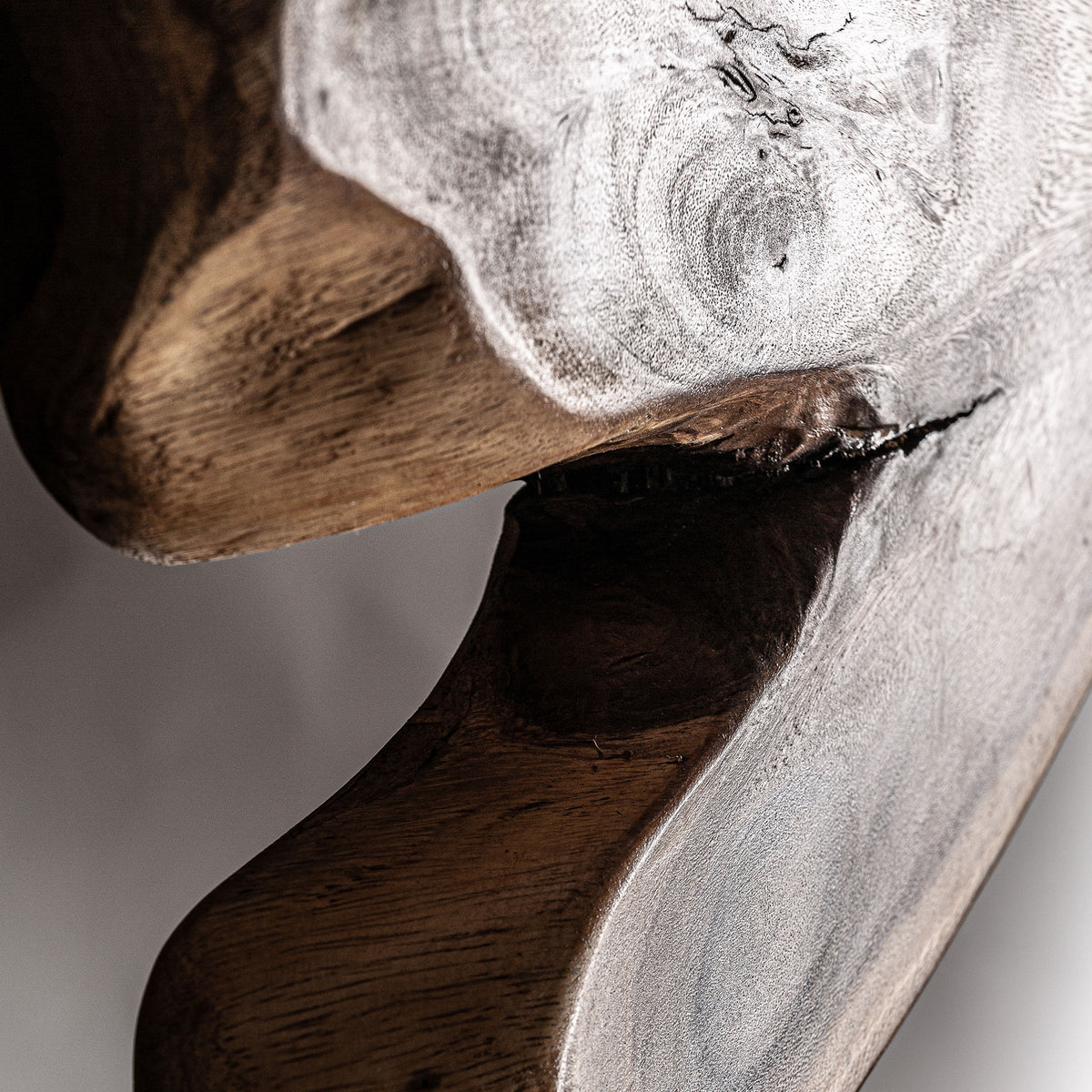 Escultura Peack — Madera suar marrón envejecido