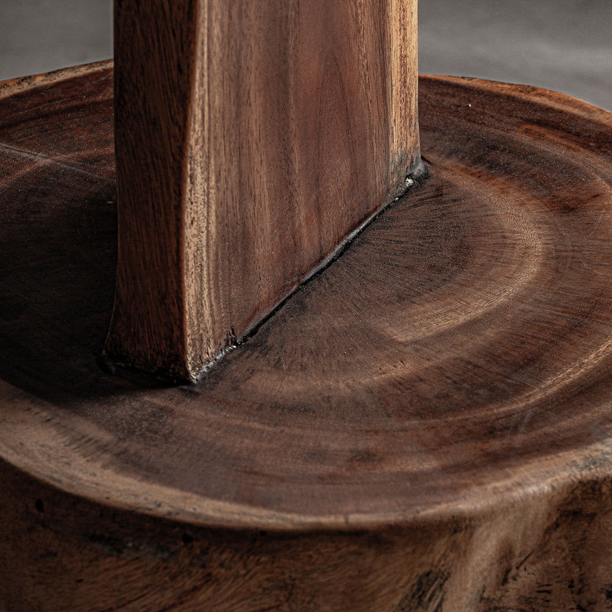 Escultura Peack — Madera suar marrón envejecido