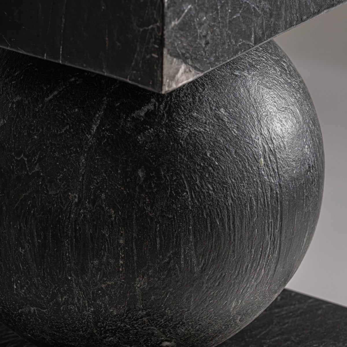 Escultura Pie — Mármol negro