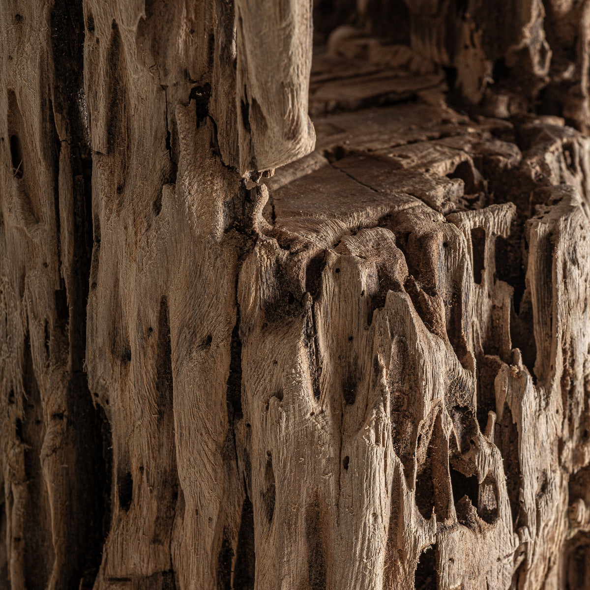 Escultura Pie Mitril — Madera recuperada marrón