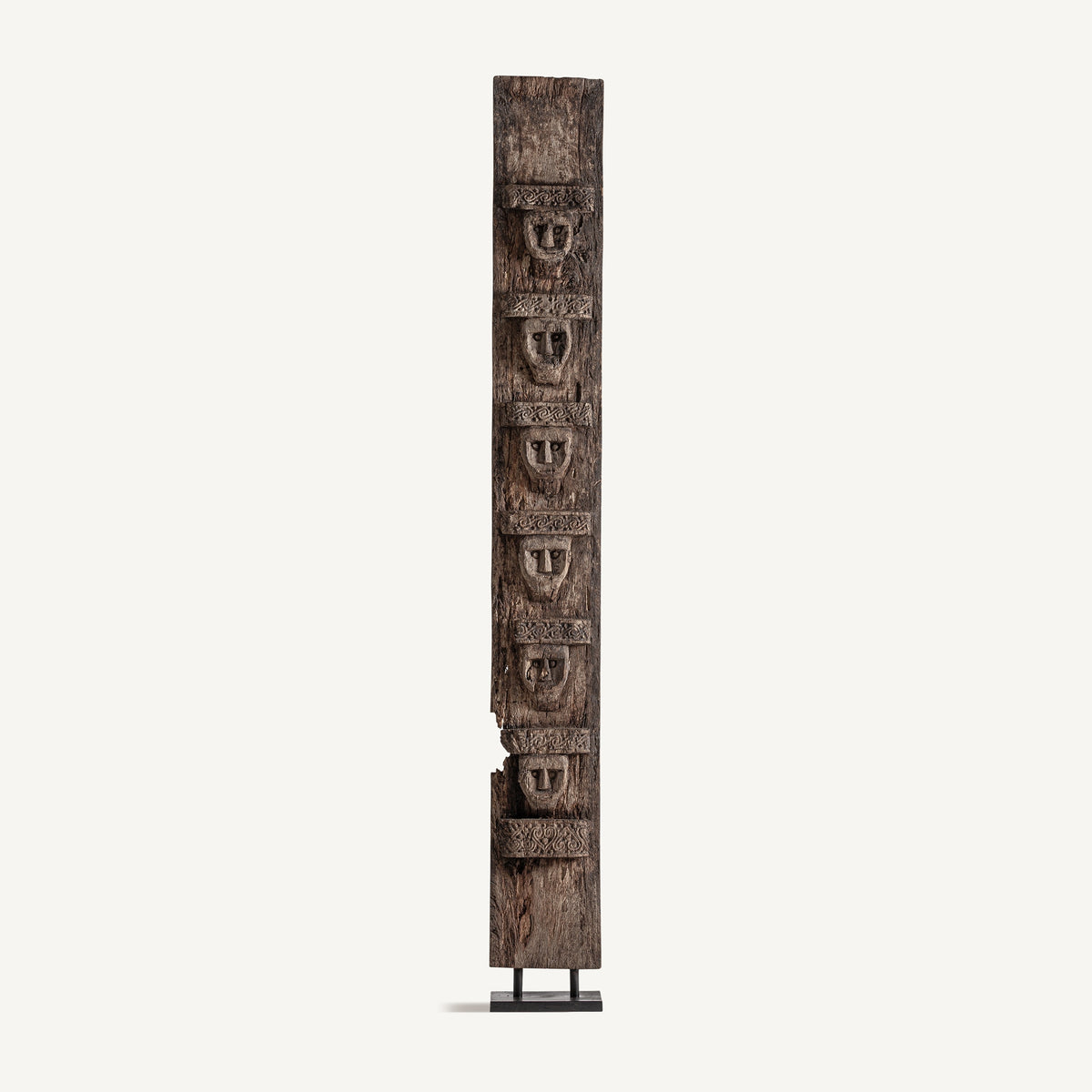 Escultura Pie Prejmer — Madera suar marrón