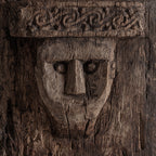 Escultura Pie Prejmer — Madera suar marrón