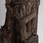 Escultura Pie Prejmer — Madera suar marrón