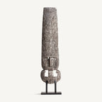 Escultura Pie Rolho — Madera suar marrón envejecido