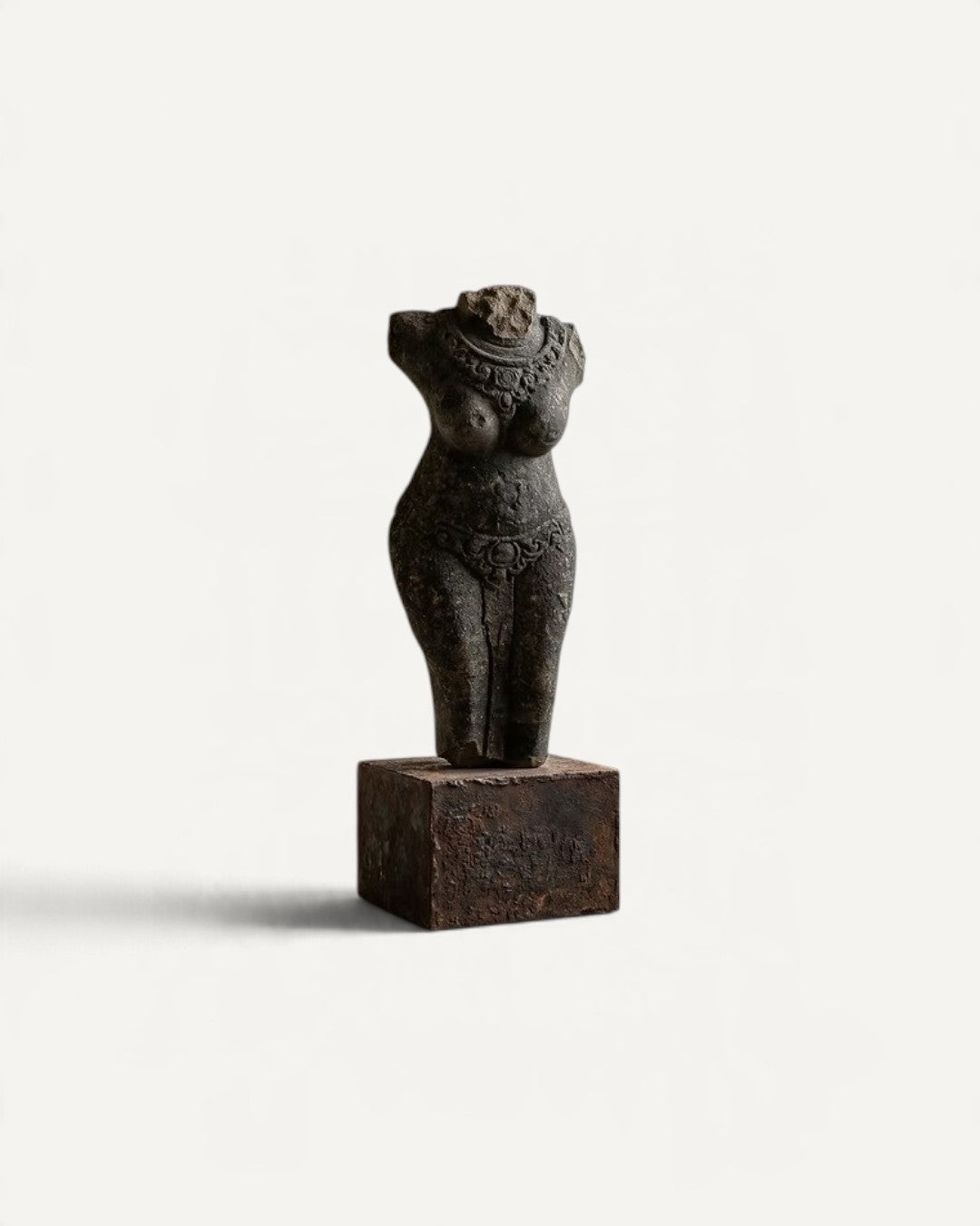 Escultura Gea · Piedra tallada · Pieza única