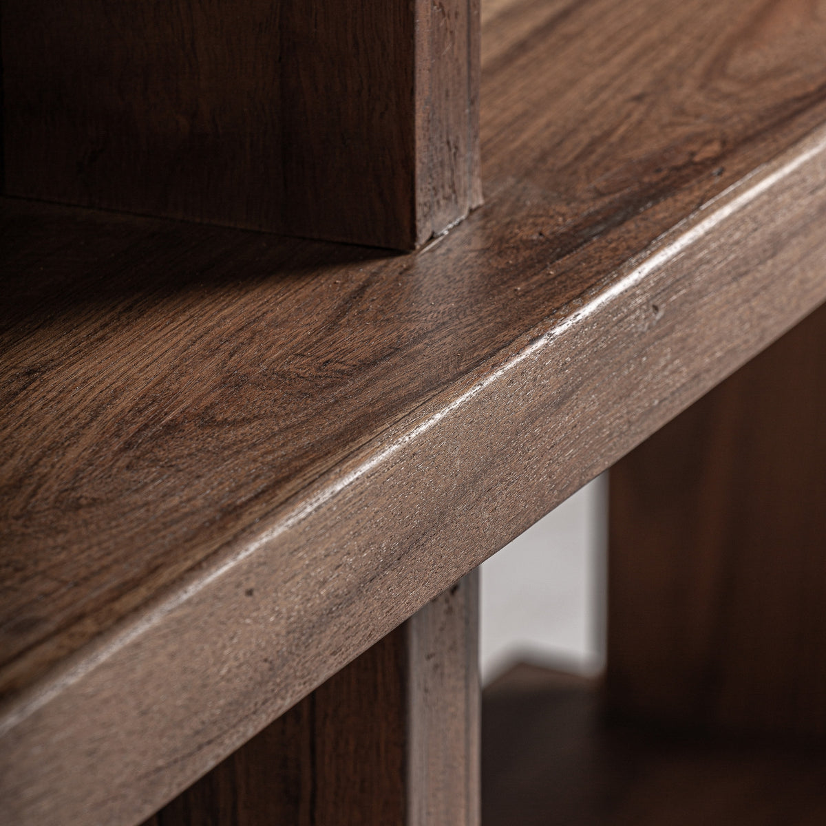 Estante modular Brutalist — Madera de sal marrón teñido