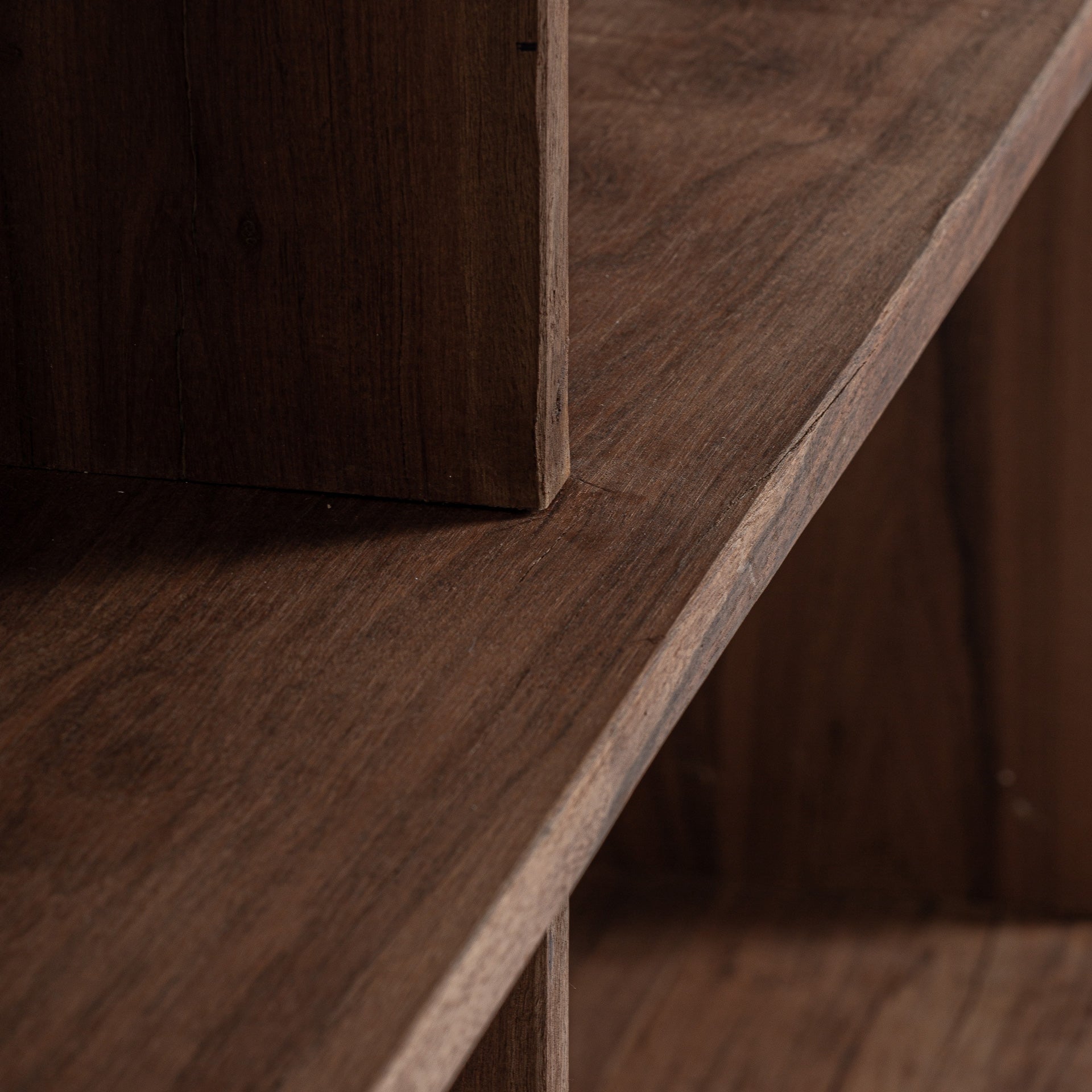 ESTANTERÍA MODULAR BRUTALIST