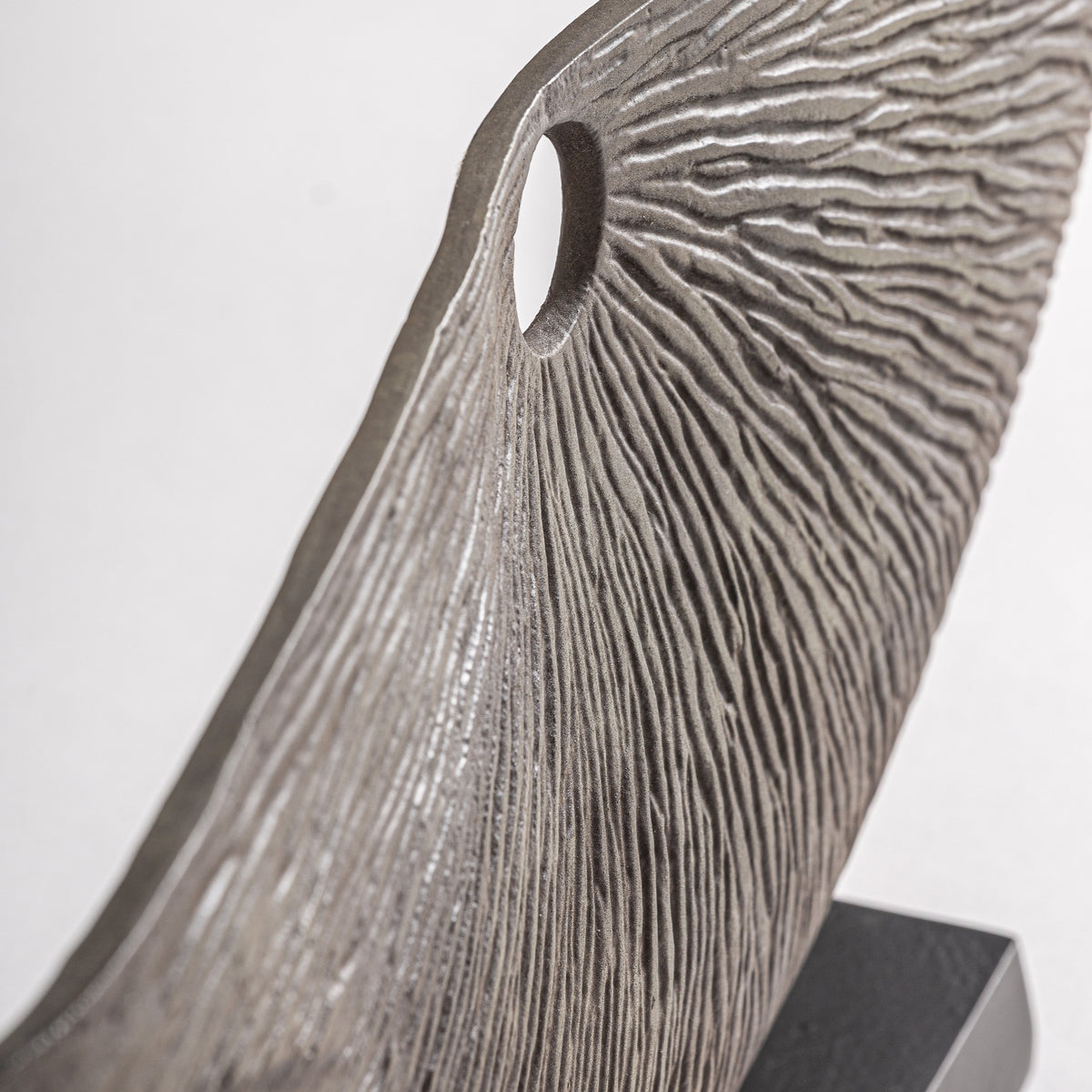 Figura Decorativa — Aluminio gris