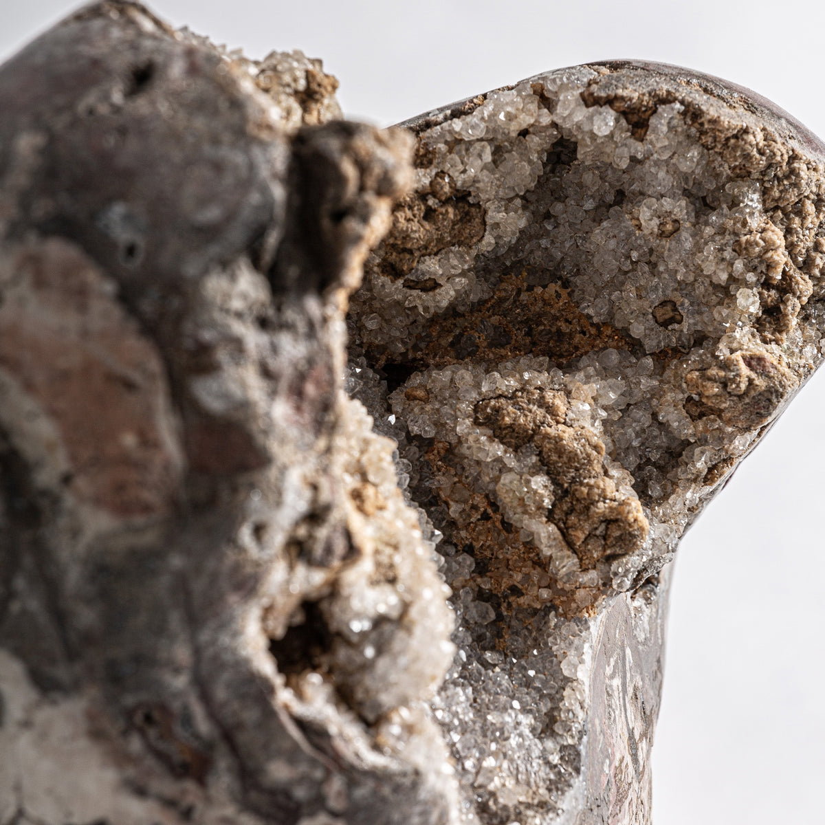 Figura Decorativa — Cuarzo tonos oscuros