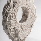 Figura decorativa Gajala — Piedra blanco roto