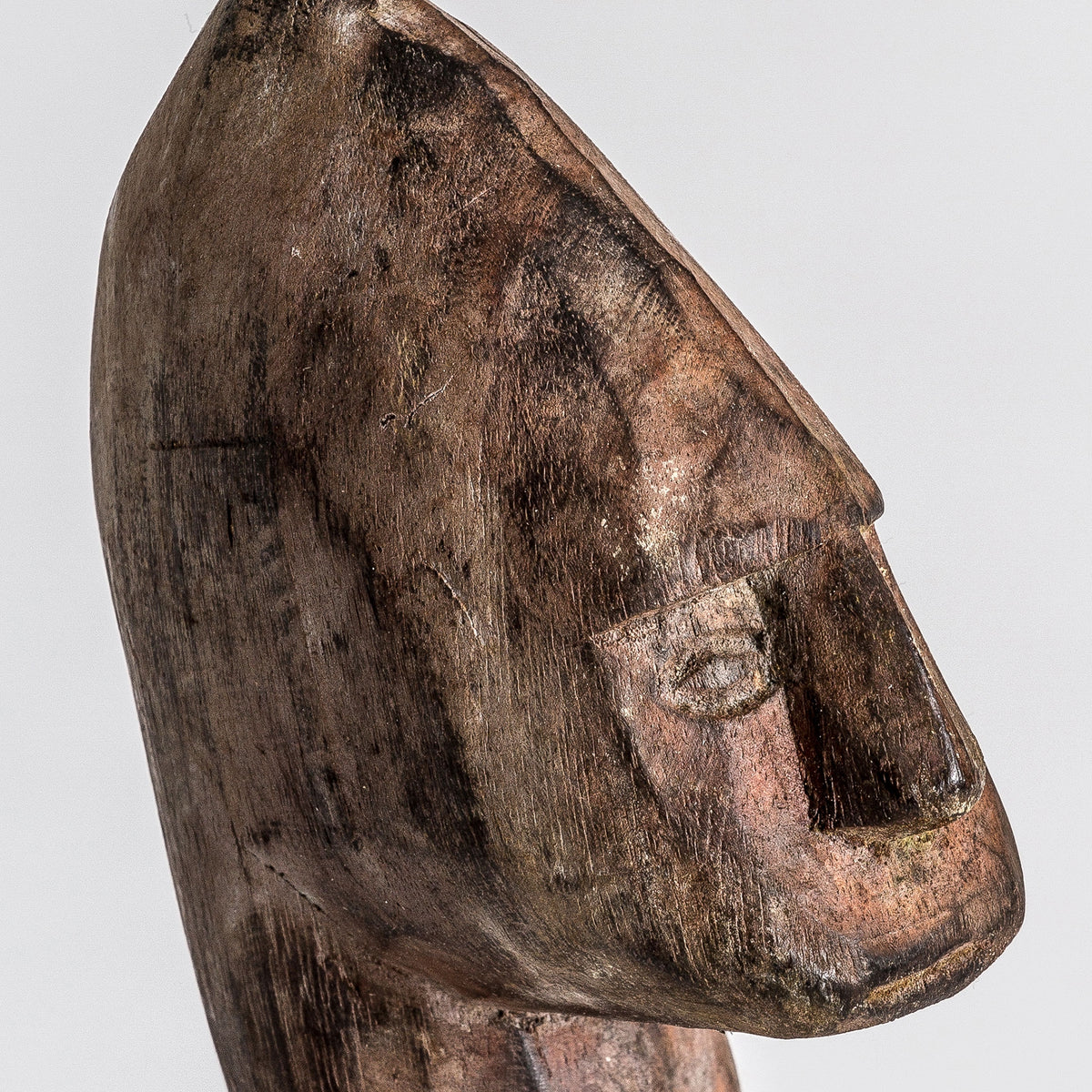 Figura decorativa Kikey — Madera tropical chocolate envejecido