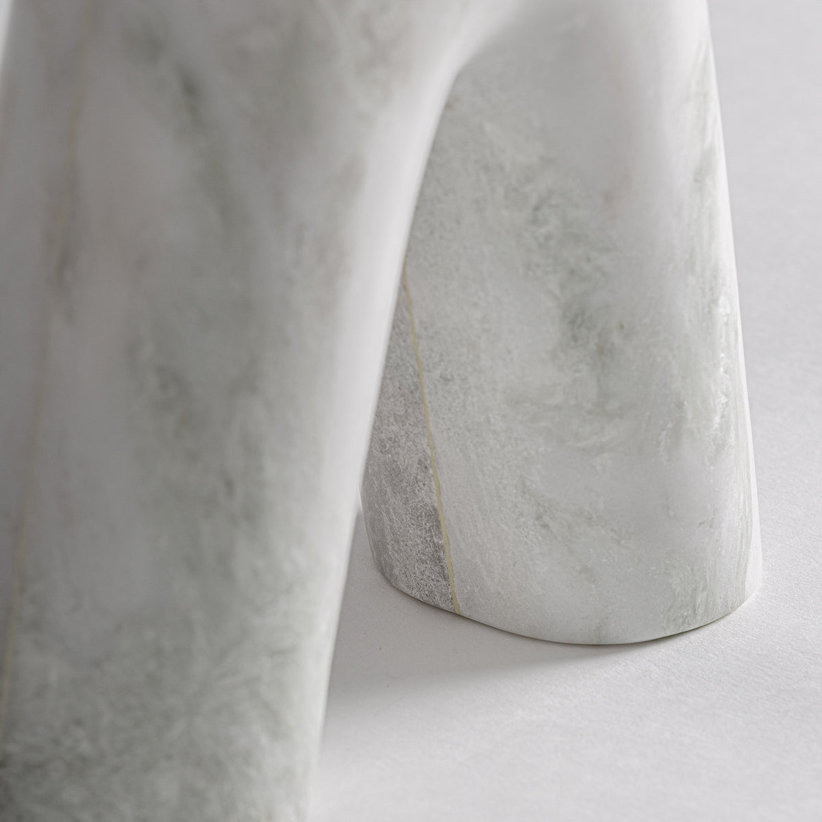 Figura decorativa Lasne — Onix blanco
