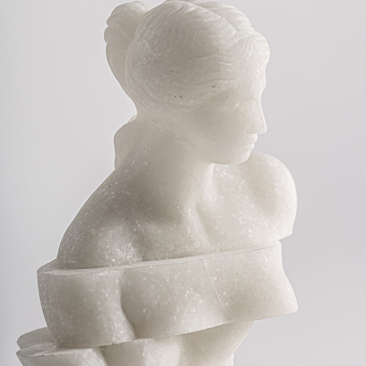 Figura decorativa Ofelia — Resina blanco roto