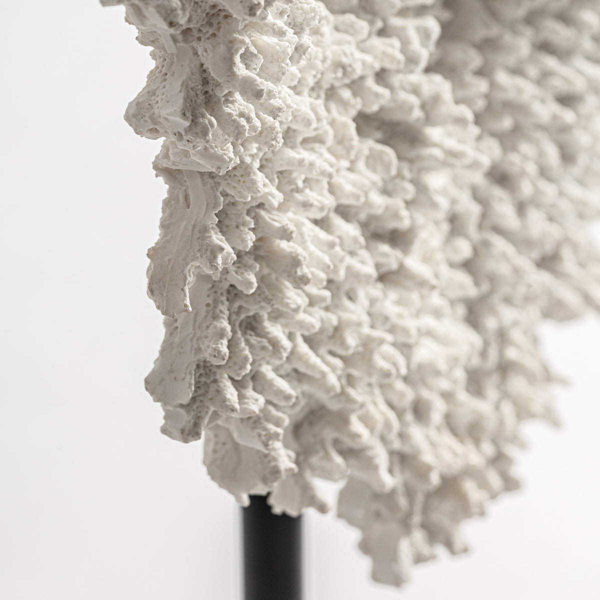 Figura decorativa Sakan — Resina blanco