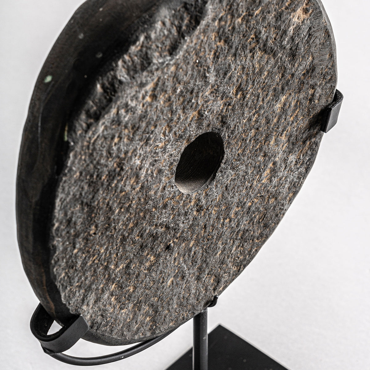 Figura decorativa Seoane — Piedra tonos oscuros