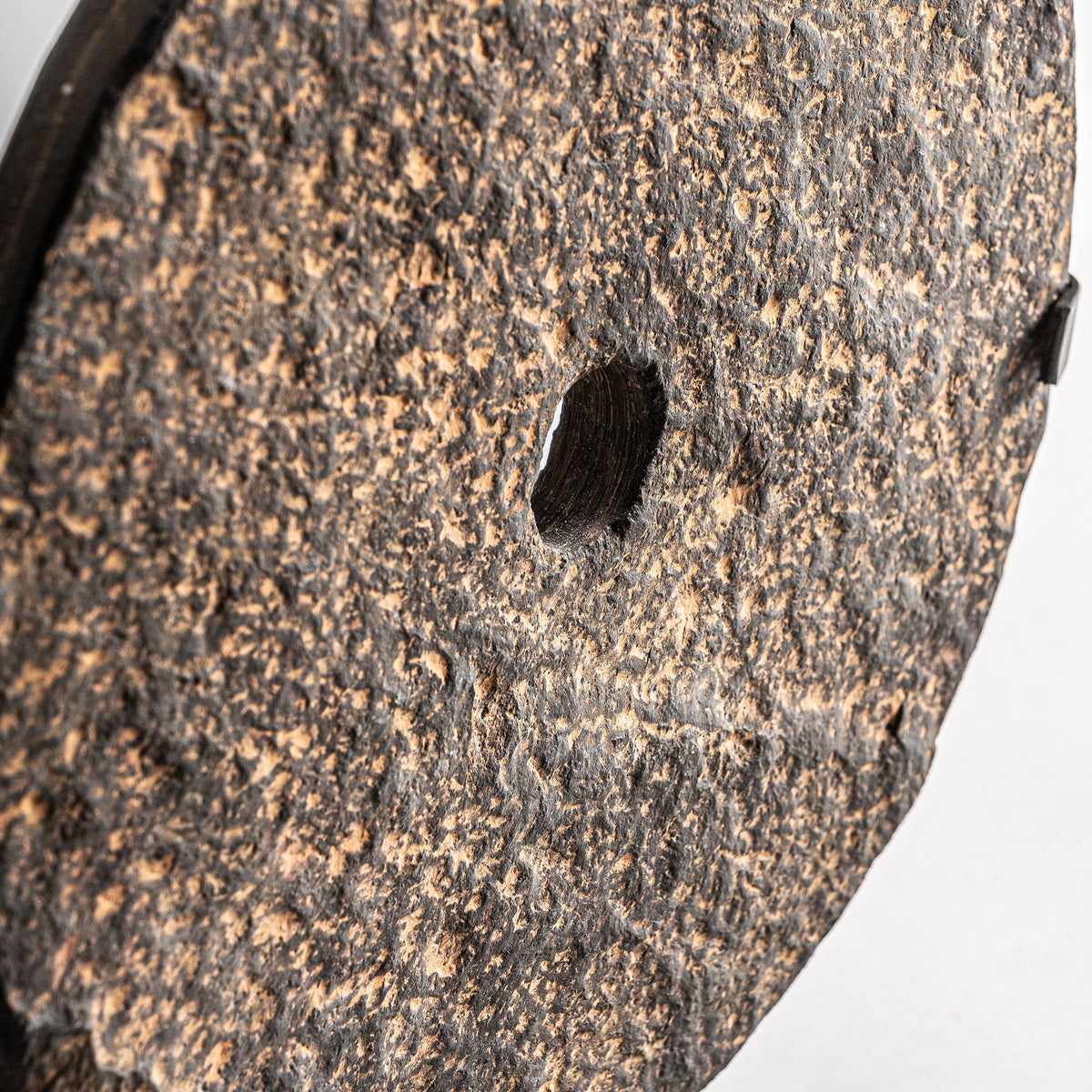 Figura decorativa Seoane — Piedra tonos oscuros