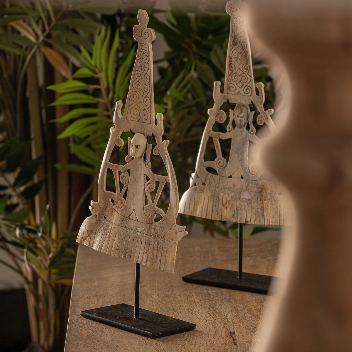 Figura decorativa Sharik — Madera tropical blanco roto